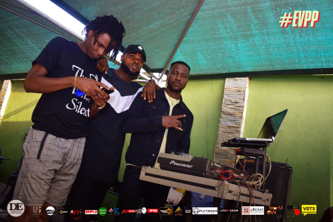 iamdebolex's tweet photo. Highlights of the Extraordinary Vibes Pool Party #EVPP https://t.co/gOAeLb8wJB