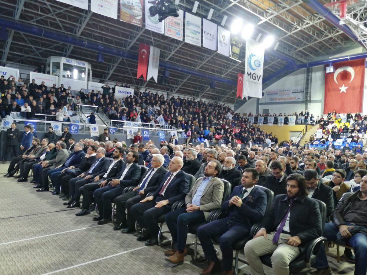 AKIRANSAL's tweet photo. -Biz çanakkalede 250 bin şehidi -Sokaklarımıza noel ağaçları dikilsin
-36 milyon piyango bileti satılsın
-Gençlerimiz kumar kuyruklarında beklesin diye değil, 
-İnancımız hayatımıza hakim kılınsın diye verdik
-Sakarya Fetih konferansımızı tamamladık hamdolsun...
#AGDMekkeninFethi https://t.co/gjpPMWvpx4