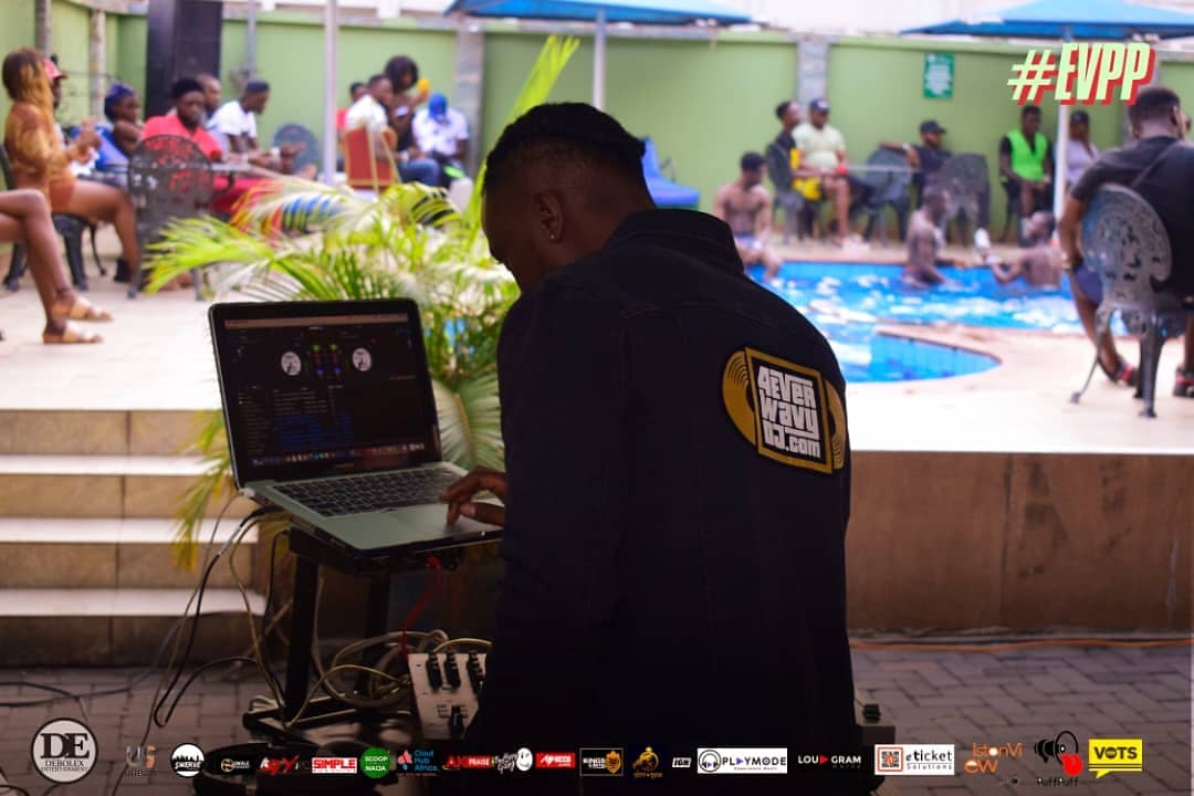 iamdebolex's tweet photo. Highlights of the Extraordinary Vibes Pool Party #EVPP https://t.co/W1M3kT9TiC