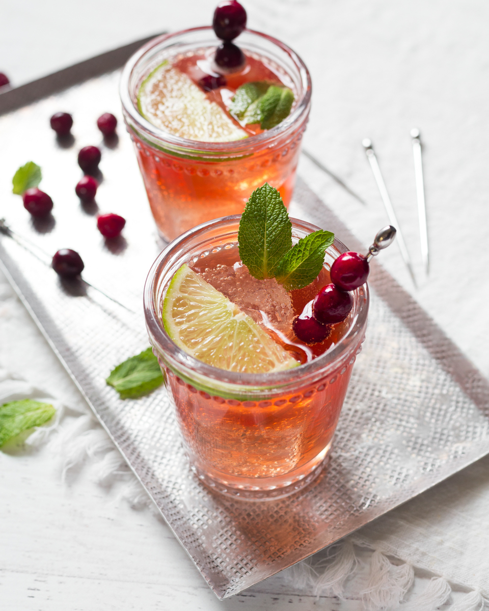 Mint is the 'herb of hospitality' and was once rubbed on tables before guests arrived. We prefer it mixed into our Sparkling Cranberry Mint Punch! Easy to make, it's the perfect drink for hosting friends tonight. Happy New Year, Canada! 🎉 --- Recipe: redpathsugar.com/recipe/sparkli…