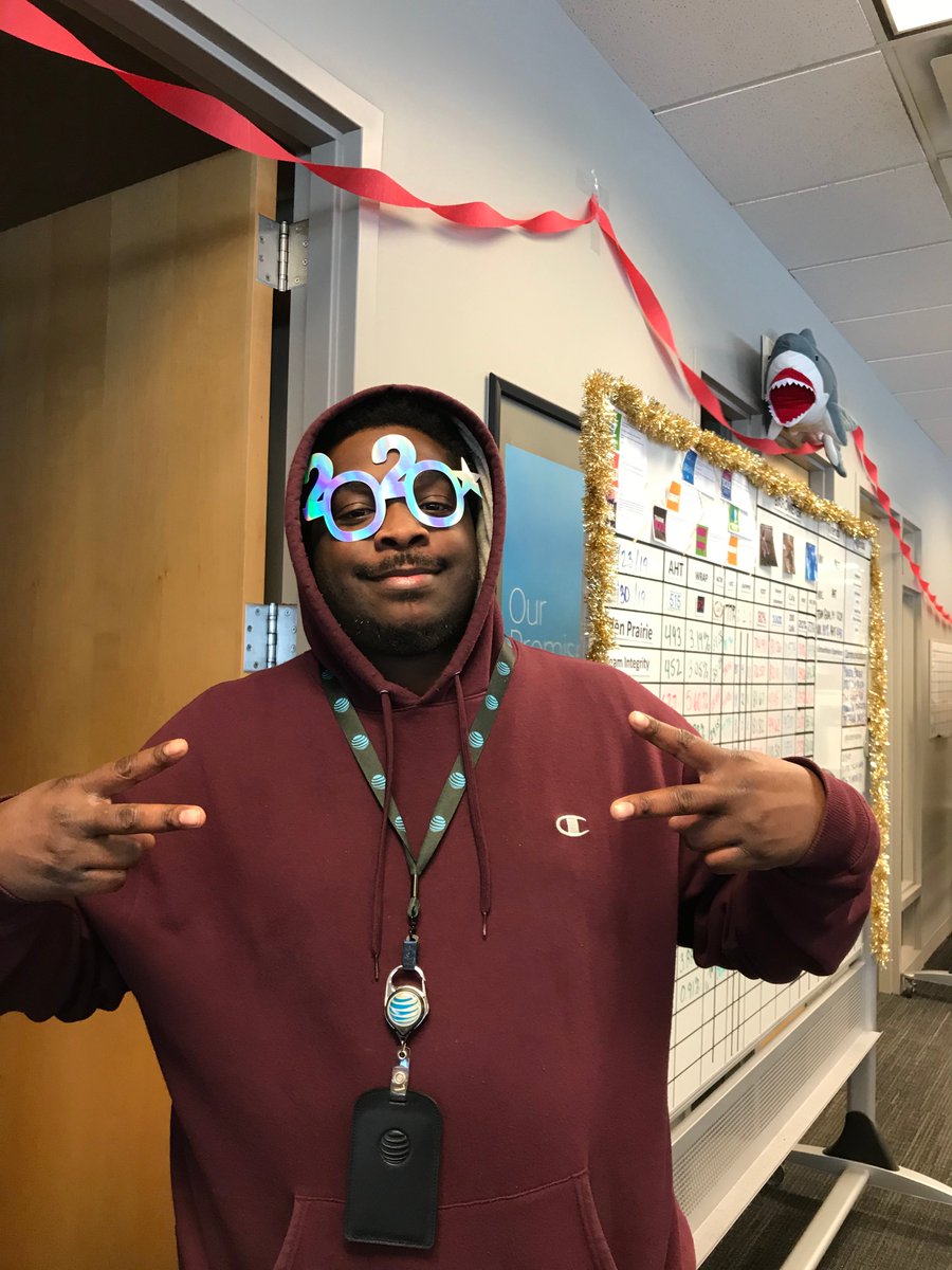 EdenPrairieMDU's tweet photo. #happyNewYear2020 #HappyNewDecade #LifeAtAtt #MDUnique #KimsKrew @mrattblove @GarretteMatthew https://t.co/I7L4X0PZof