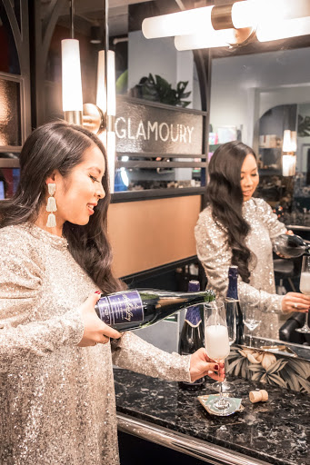 How are you ringing in the New Year? With a bottle of Steller’s Jay, we hope! We’re excited to be partnering with The Glamoury today to surprise people with a glass of bubbles as they get ready for their night of celebration! 🍾✨ #BCBubbles 📸 <a href="/glamouraspirit/">Yvonna Chow</a>