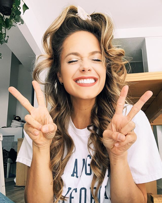 MONATOfficial's tweet photo. Peace out 2019 ✌️! We are so ready for you 2020! What are your goals for the New Year? 🎆 via: @ivycarnegie on Instagram. Follow us now: https://t.co/pNNVs9mzdK https://t.co/CcOgkDNXaV