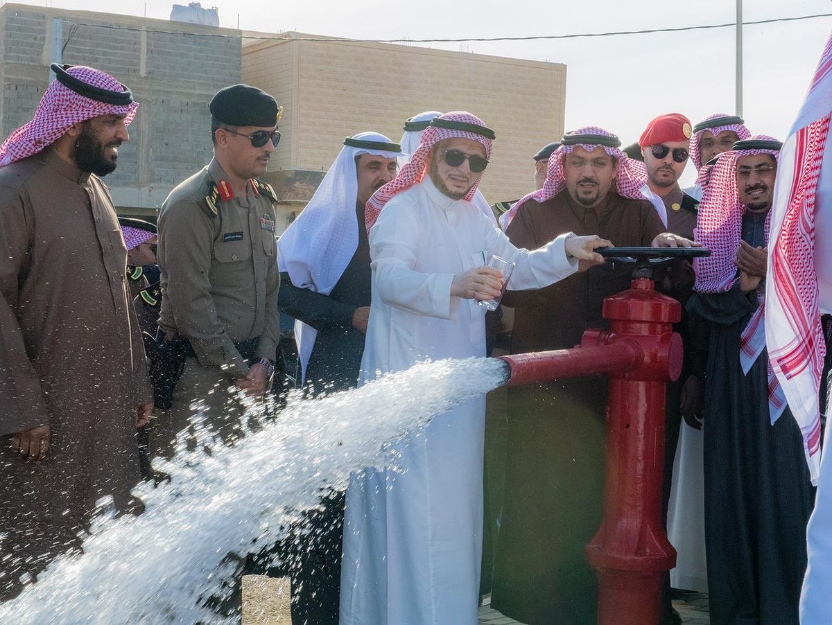 EmarahAlQassim's tweet photo. #أمير_منطقة_القصيم يتفقد محطة ضخ المياه الفرعية بـ #مركز_أبانات ويدشن مشروع الخطوط الناقلة وشبكات المياه في المركز بقيمة اجمالية قدرها 175 مليون ريال. https://t.co/yvF1Ri6q9F