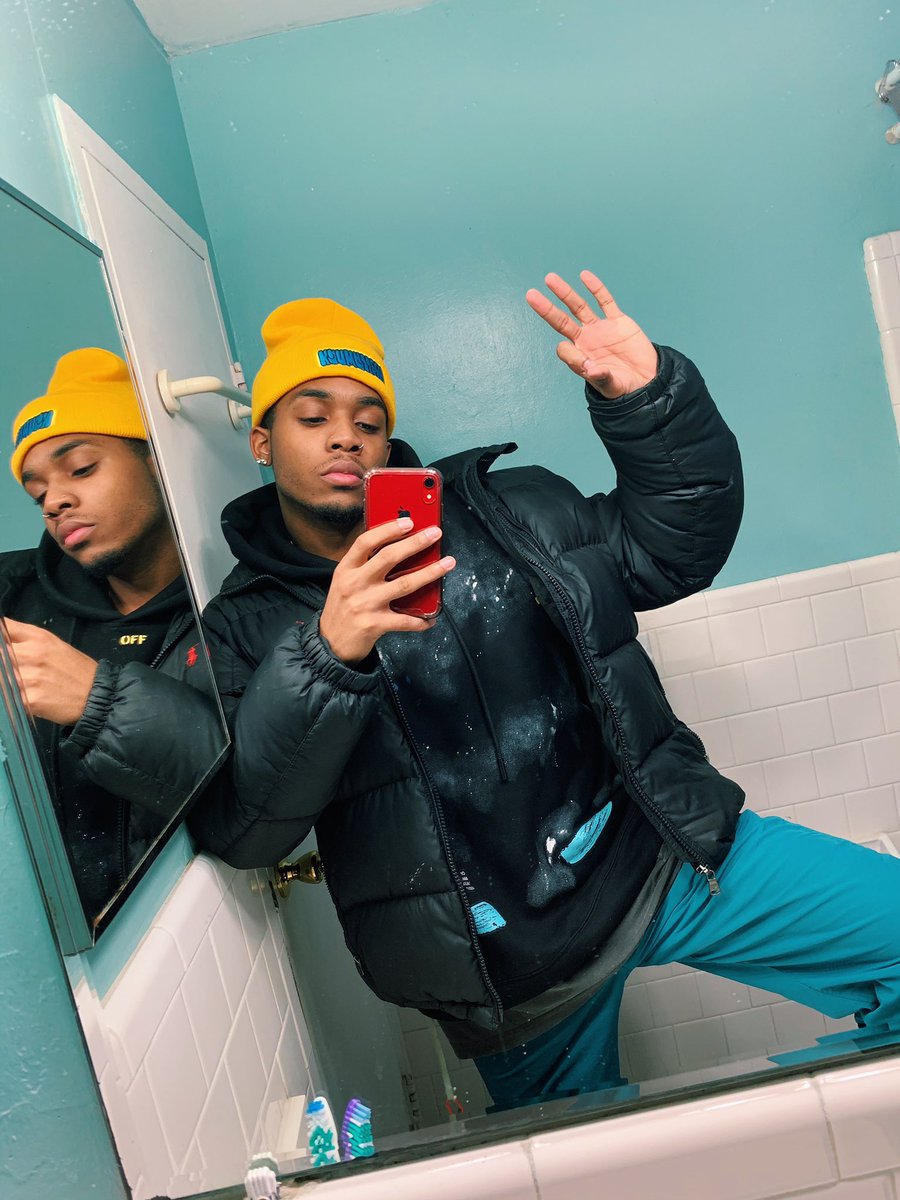 leezuss's tweet photo. Bathroom antics🤩 https://t.co/t8j4SfJrde