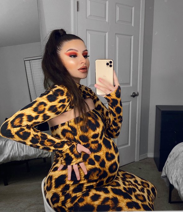 A wild cheetah and her cub ready to take on 2020 https://t.co/4LHEKFSIda