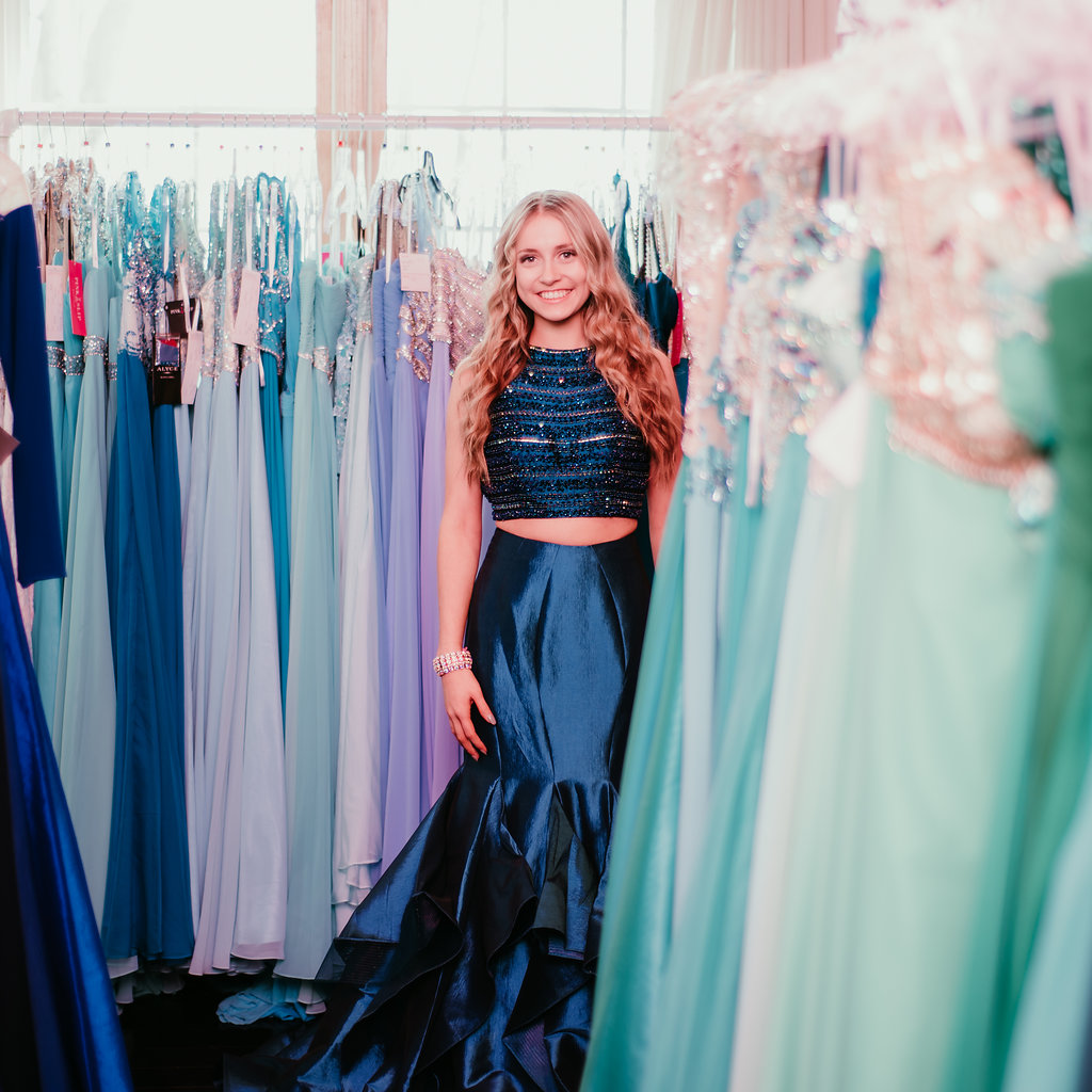PinkSlipDresses's tweet photo. Packed. Packed. Packed. 
So many dresses! https://t.co/jP7vLNizqy