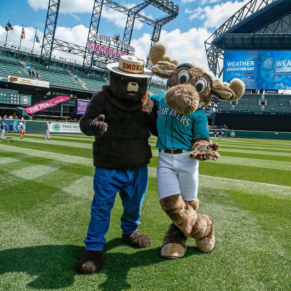 smokey_bear's tweet image. As I reflect on the past year &amp;amp; all of the fun #SmokeyBear75 celebrations, I want to thank every one of you. I’m so grateful after 75 years, I get to be here reminding you that #OnlyYou can prevent wildfires. Cheers to a wonderful 2019, and I wish you all the best in 2020!