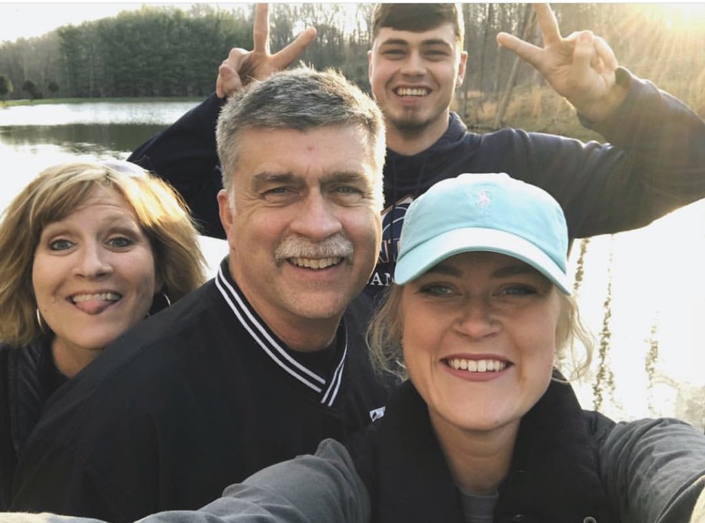 latay34's tweet photo. Thankful for this crew in 2019. 
Bring on 2020✨ https://t.co/VcBifi9LA2