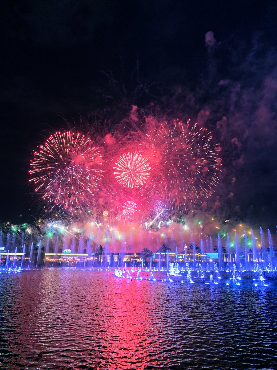 AhmadMostafaX's tweet photo. New Year’s eve 2020 #Riyadh #RiyadhSeason #Boulevard #ThisIsSaudi #NewYear #December #FireWorks I am so happy for Saudi Arabia for this change 👏🇸🇦😍❤️ @RiyadhSeason @Turki_alalshikh https://t.co/JeiafAtaZk