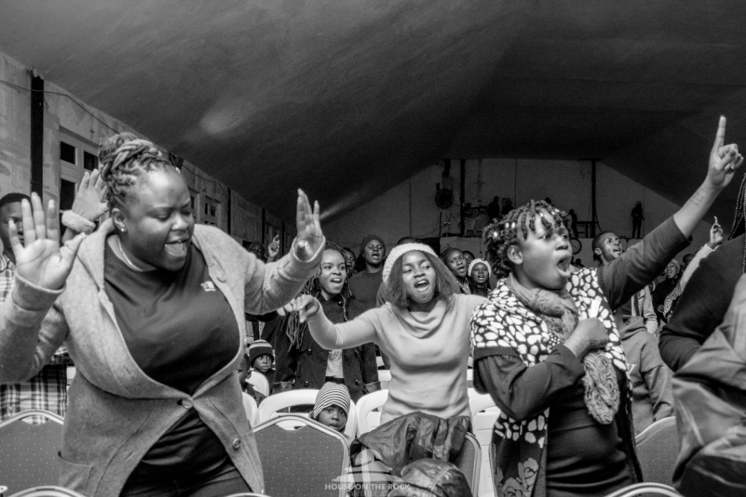 HotrJos's tweet photo. Let us come before His presence with thanksgiving, Let us shout joyfully to Him with psalms.

@GbengaOlusola1 and MORENIKEJI alongside the #TrueWorshippers lead the congregation in joyous praise session. 

#CrossOverService2019
#MonthOfThanksGiving https://t.co/yN9Yd7gAxR