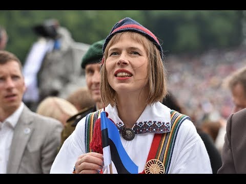 народная культура эстонии. культура эстонцев. эстония национальный костюм фестиваль. народы эстонии. культура эстонии.