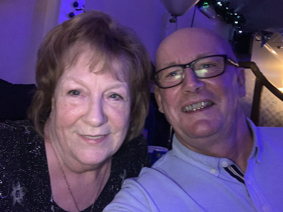 Bobdollocks's tweet image. Bumped into this wonderful stalwart of the #PRoWS in Cheam Social tonight. The Plough had barely been declared the Diplomatic Centrifuge of proceedings when this beaut was pouring our slurp. Top girl was our Lynn😘