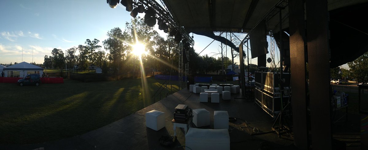 🌇 Cae el sol en la pista principal 🤩 

#NadaMasQueda 🤞🏼