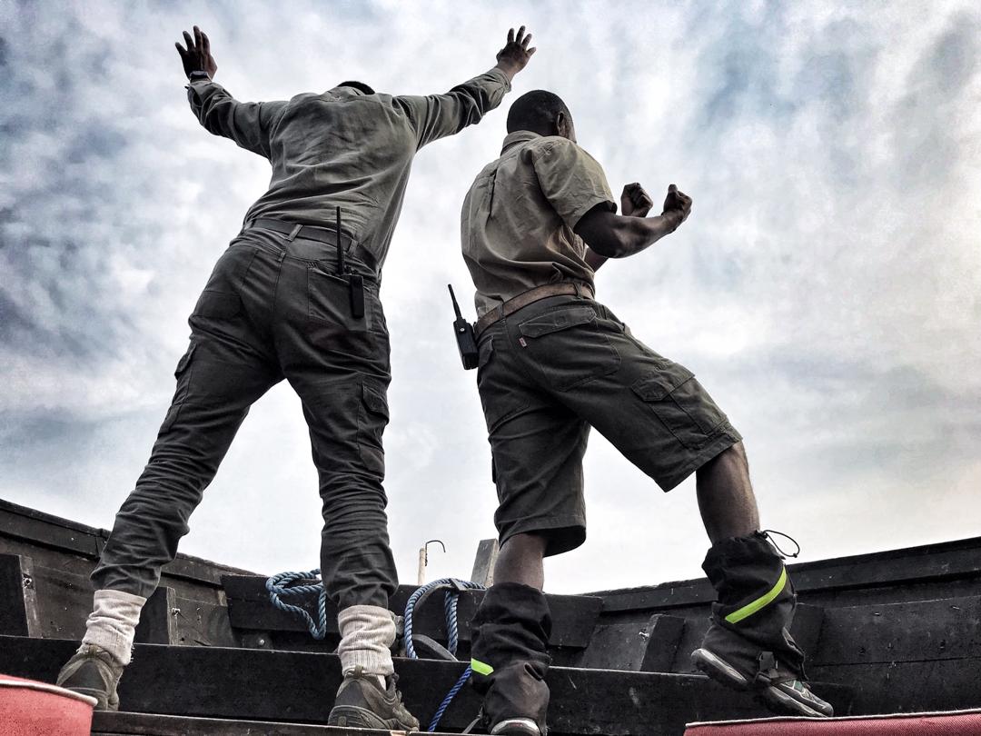 sika2909's tweet photo. This picture tells 1000 words! Work while having fun! The Crazy 2 π Not gonna say who and Who ππ€£
#ChimpMan #GreystokeMahale #bestguideteam #mahale #tanzania #africa https://t.co/1ZaNZ4hiyr
