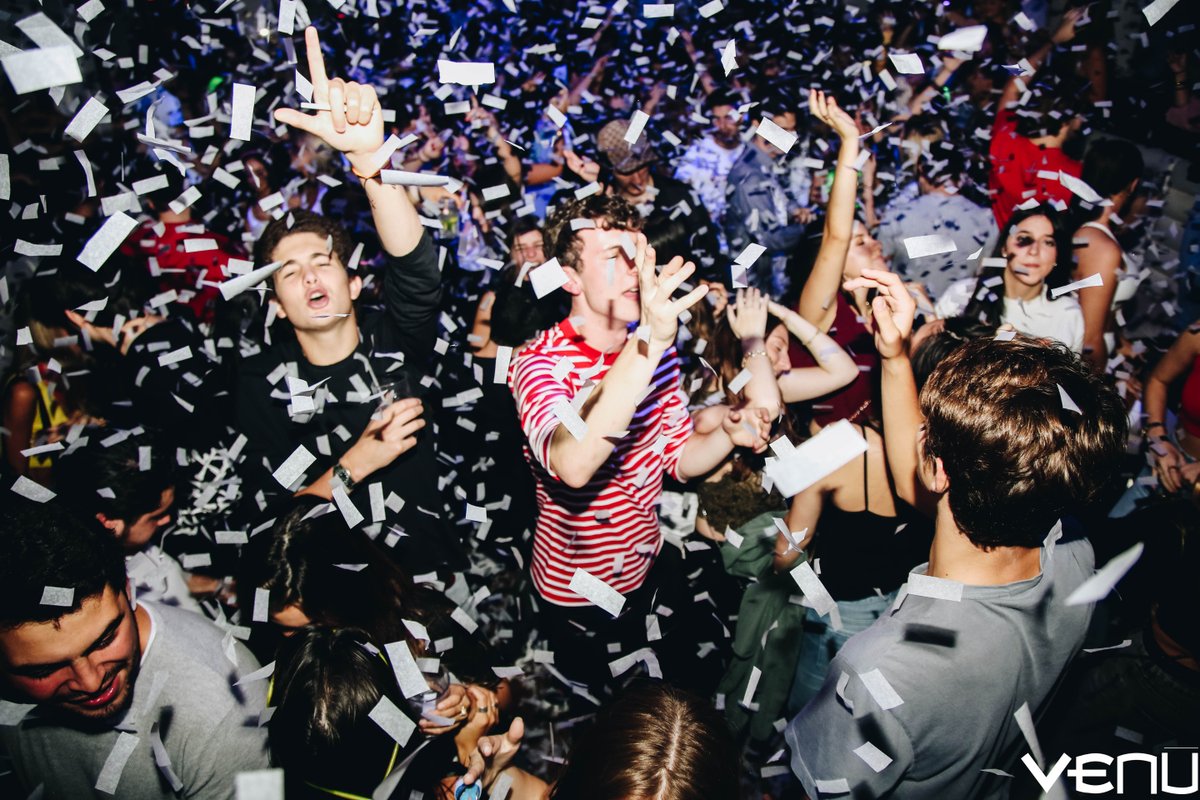 Need New Years Plans? #Venu is the Place to Be! 🎊Get your Tickets in our Bio and We'll See you TONIGHT! Happy New Year! 💥🍾
✖️
#Venu #Boston #VenuBoston #VenuNightclub #Pasha #PashaBoston #VIP #Nightlife #BottleService #Weekend #BosFeed #IGBoston #December #Clubbing #NYE