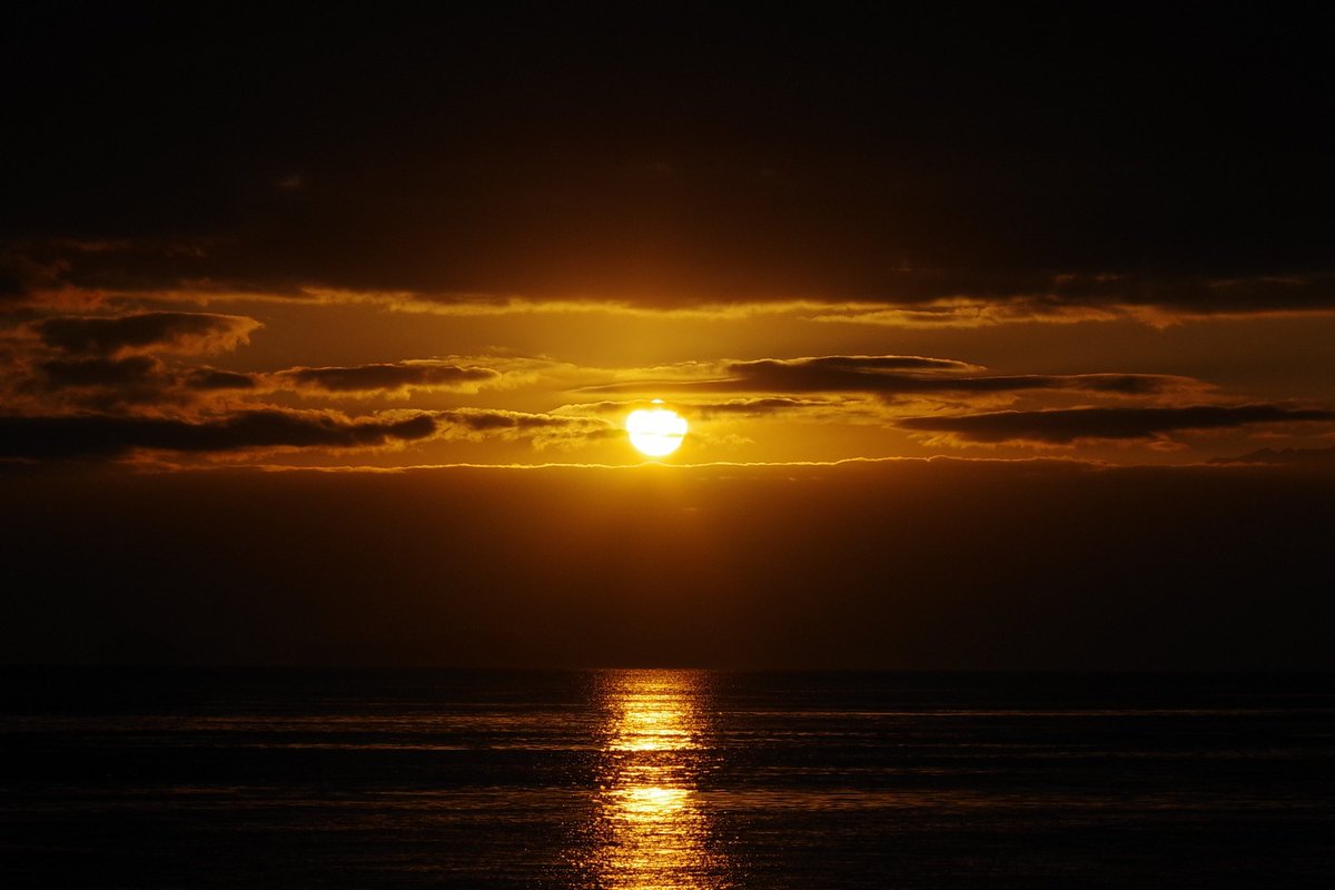 nagarun's tweet photo. あけましておめでとうございます！
今年もよろしくお願いします！
#初日の出2020 #PENTAX #SHV42 https://t.co/yHmckc0cuz