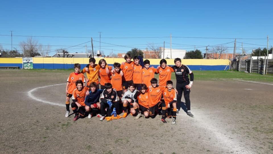 adipoficial's tweet photo. En este año aprendimos un montón, nos abrazamos y disfrutamos. Les deseamos a toda la Familia Naranja un 2020 con todo esto y mucho más. Salud! https://t.co/xJyFRsOPwr