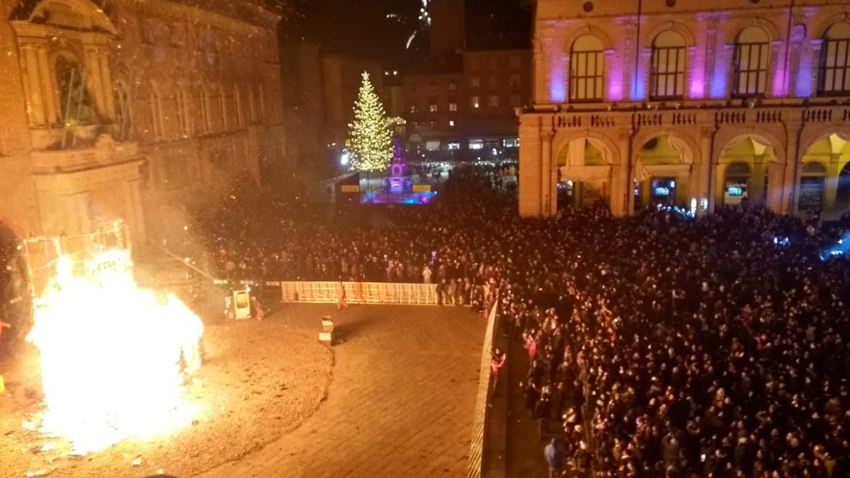comunebologna's tweet image. 𝑩𝒖𝒐𝒏 𝒂𝒏𝒏𝒐 𝑩𝒐𝒍𝒐𝒈𝒏𝒂! #capodanno2020 #comunedibologna