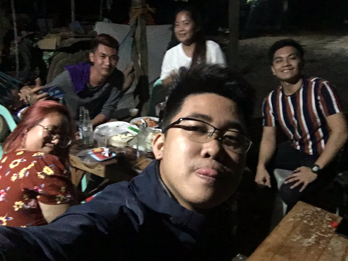 Jrey_M's tweet photo. Okay. Kauwi lang galing sa putanginang paumagahang inuman with elementary batchmates Sinimulan natin ang taon na strong pota hahaha may umiyak, may nagenglish, may nakipaghiwalay, may nagkapatawaran, at ang importante, nakapagwentuhan. Sobrang saya ko kahit nilasing nila ako pota https://t.co/NDrMT4IhwP