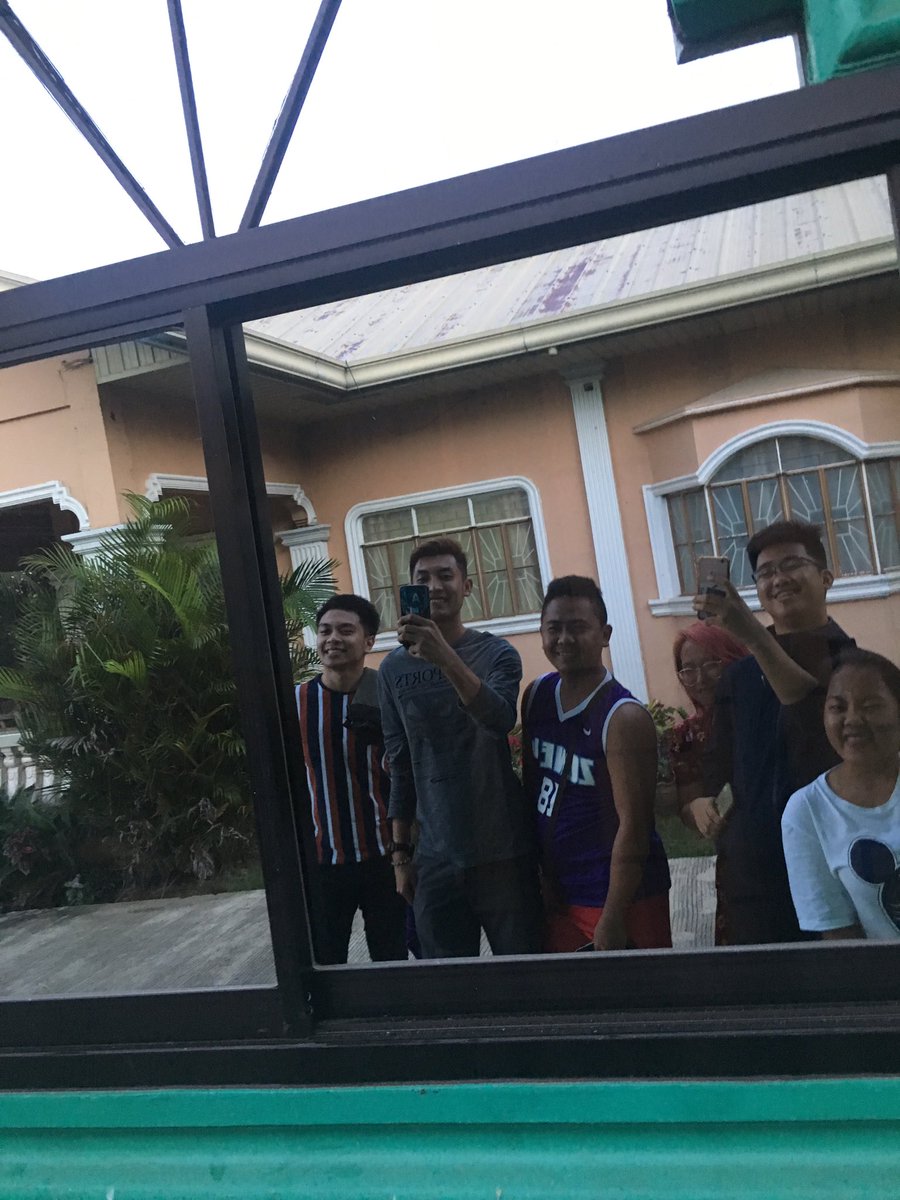 Jrey_M's tweet photo. Okay. Kauwi lang galing sa putanginang paumagahang inuman with elementary batchmates Sinimulan natin ang taon na strong pota hahaha may umiyak, may nagenglish, may nakipaghiwalay, may nagkapatawaran, at ang importante, nakapagwentuhan. Sobrang saya ko kahit nilasing nila ako pota https://t.co/NDrMT4IhwP