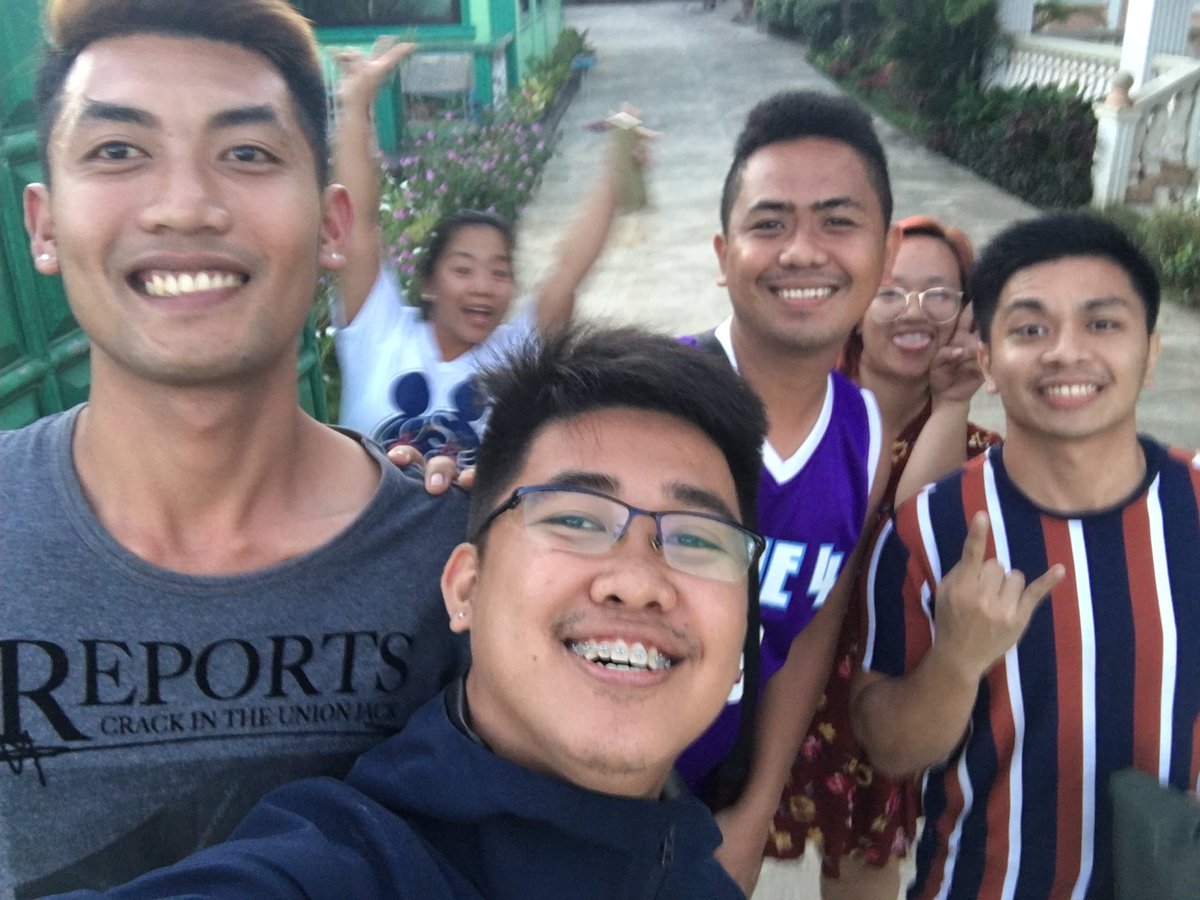 Jrey_M's tweet photo. Okay. Kauwi lang galing sa putanginang paumagahang inuman with elementary batchmates Sinimulan natin ang taon na strong pota hahaha may umiyak, may nagenglish, may nakipaghiwalay, may nagkapatawaran, at ang importante, nakapagwentuhan. Sobrang saya ko kahit nilasing nila ako pota https://t.co/NDrMT4IhwP