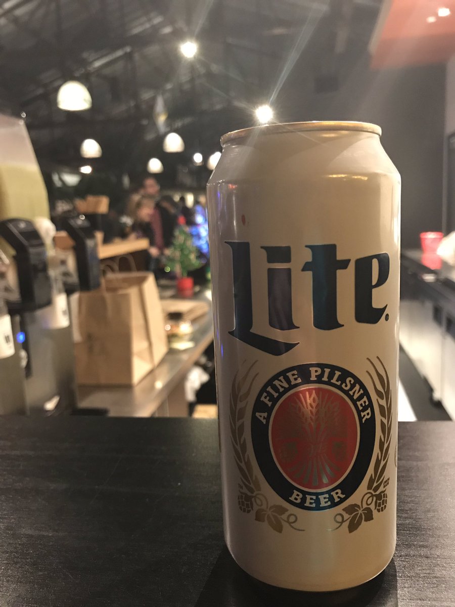 Greenmarketguy's tweet image. Last few hours before #DryJanuary. #KeepingItClassy @TransferCoFood #NewYearsEve @MossWithers @TriangleLandUse @wkgreer @wescook12