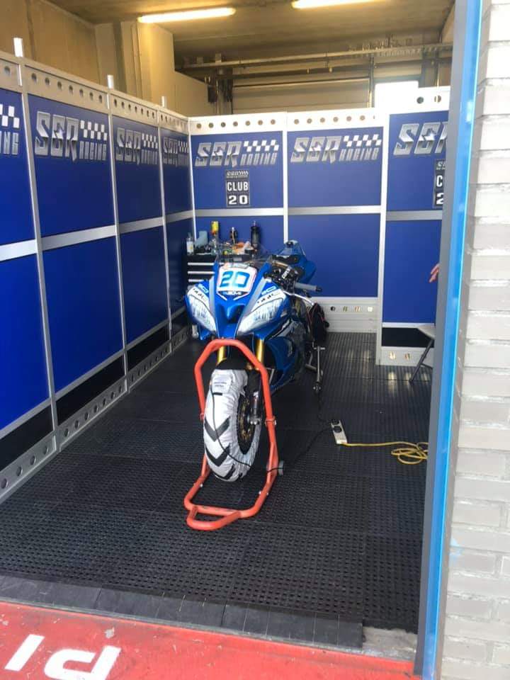 ReasSgr's tweet photo. Well as 2019 draws to an end, we want to wish everyone all the best for the new decade! It’s been a great year on the racing side and looking forward to our new direction next year. Not the end, just a new approach. https://t.co/o0ekVSF54g