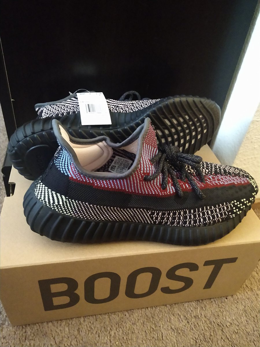 FIRST LOOK YEEZY 350 V2 Yecheil Reflective VS Non