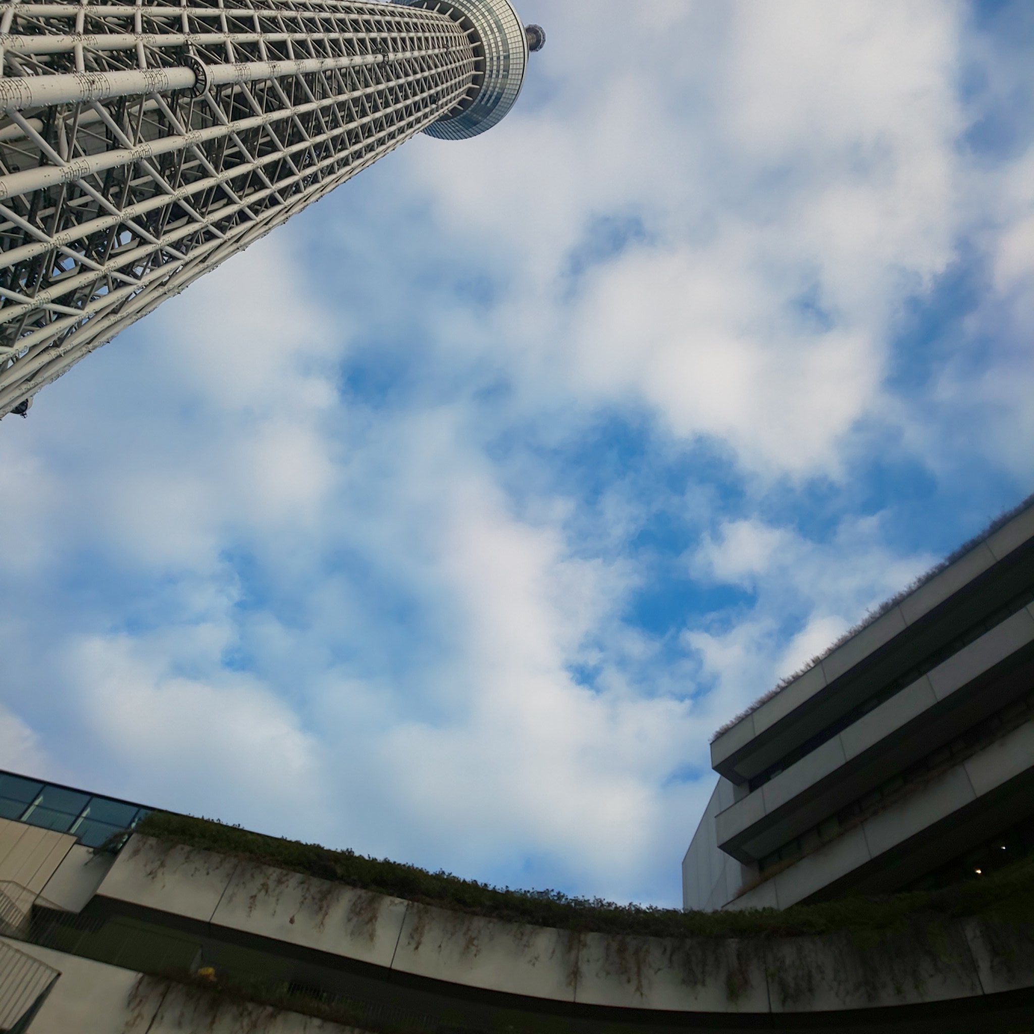 つんちゃん あけおめ O W ノ ソラマチ初売りに並んでるなう 並ぶだけで カイロとキットカットありがとうございます 目指すはアランジアロンゾの福袋 限定110個 たぶん0 300人の後ろだから大丈夫かな T Co Qk5xp0nfil Twitter