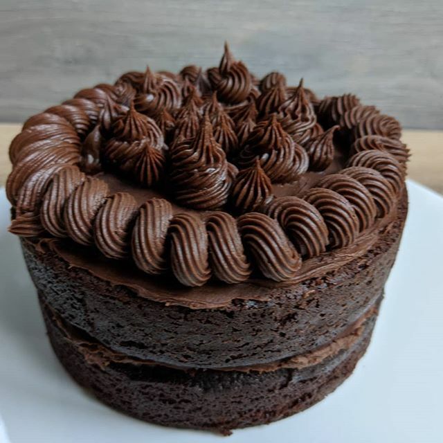checkered_chef's tweet photo. Getting the new year off to a great start with chocolate cake!
#happynewyear #chocolatecake #cake https://t.co/4Iw6w9lfl8