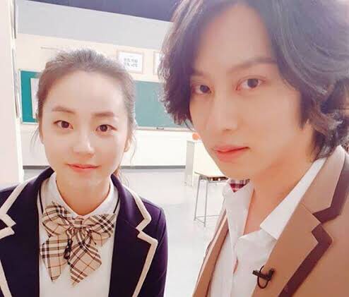 heechul is friends with JYP. JYP knows that heechul is a huge fanboy of wgm's sohee so he offered to arrange a private meeting for heechul to meet sohee. heechul declined because he didn't want to use connection or make her uncomfortable & only admired her as her fan.