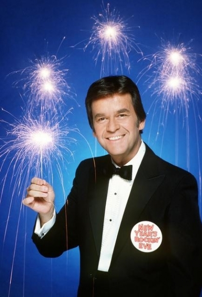 mdellinger's tweet photo. Happy #NewYear!! Hope your next trip around the sun is even better than the last one! https://t.co/R017e9ra7I