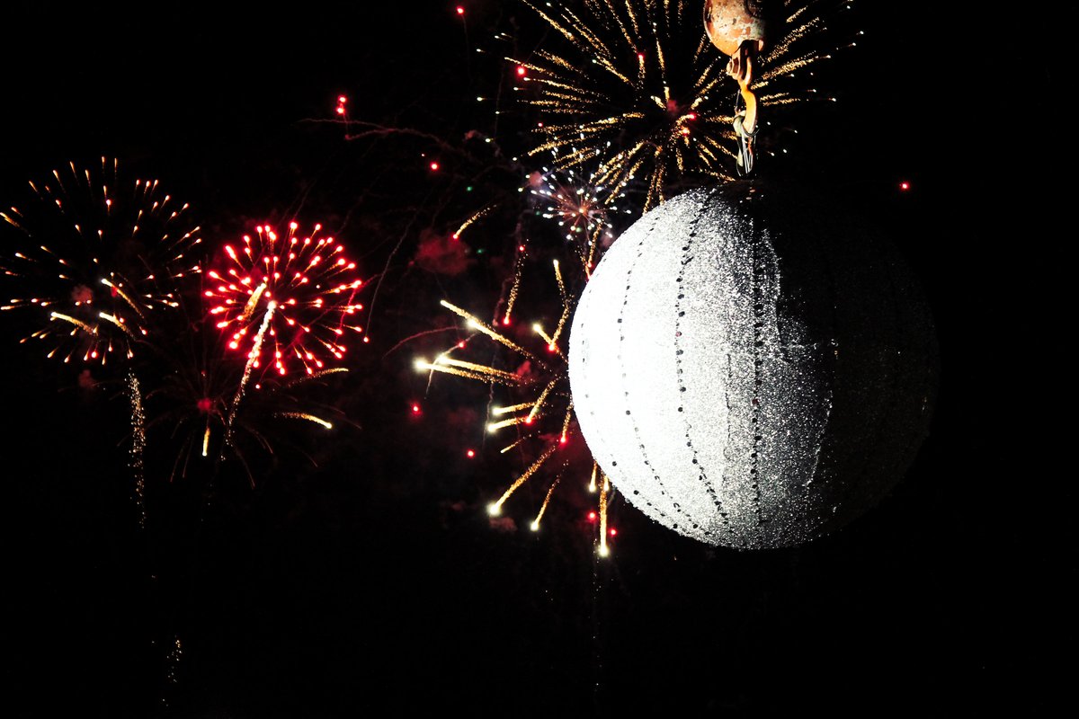 AustinLanding's tweet photo. HAPPY NEW YEAR!!!!  Let's make 2020 the best year ever!! https://t.co/A2EiD8oEky