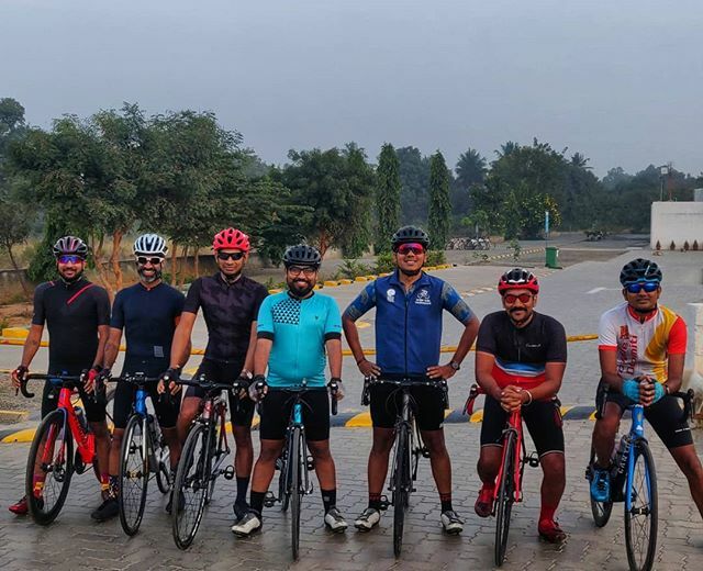bikeyvenky's tweet photo. A new decade of riding kick-started today with this bunch! Brilliant start to the day and year! :)
.
#SpectrumRacing #bvcoaching #strongerfaster #Chapter2Bikes #Chapter2India #theroadslesstravelled #biking #cycling #athlete #racing #endurance #bike #fit… https://t.co/UPiUUltVgS https://t.co/LQj58JzhB4