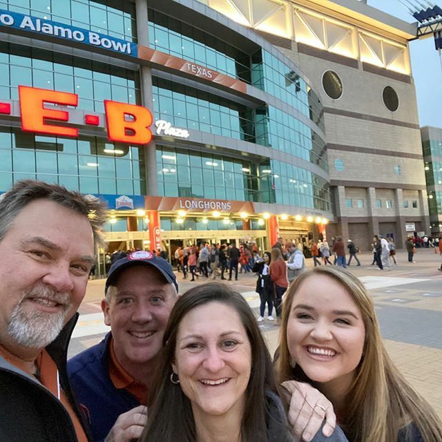NSDHusband's tweet photo. Happy New Year!
#valeroalamobowl https://t.co/MsdhBzrmZD