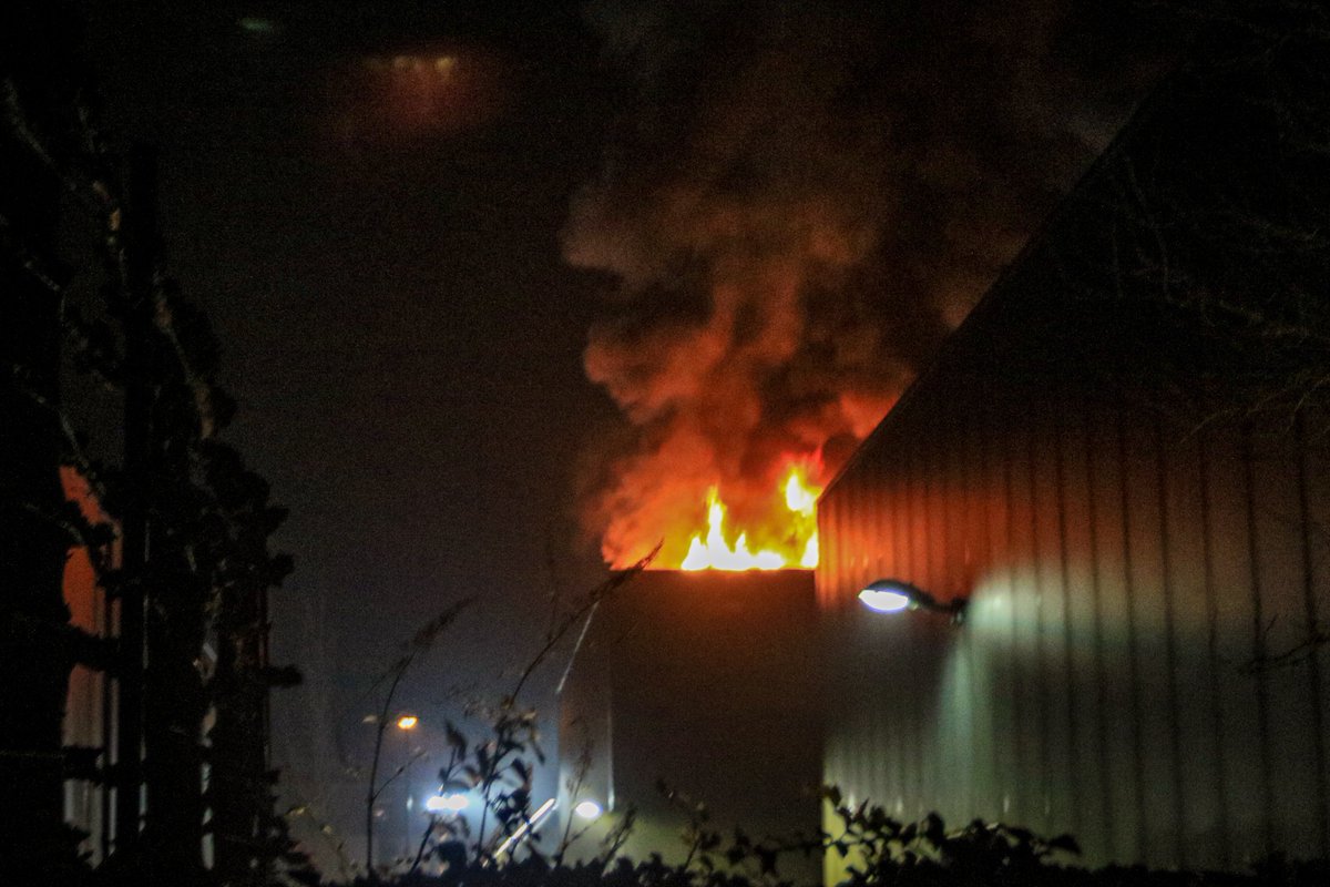 Uitslaande brand bij bedrijf Beek en Donk door Wensbalon . 1 januari 2020.