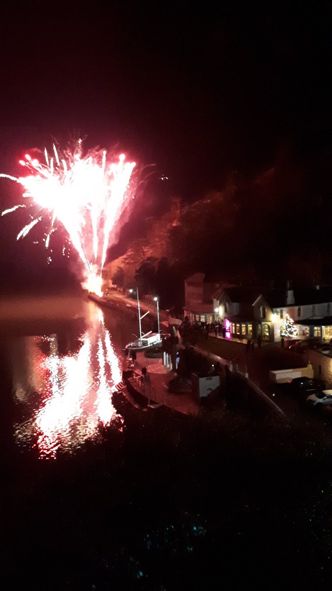 Blwyddyn Newydd Dda i chi i gyd!
Happy New Year to you all!