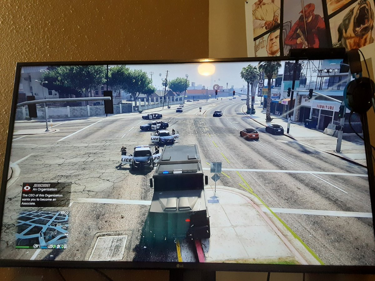 ramirez199954's tweet photo. Running from LSPD 🤣😂🤣😂 https://t.co/sd0sB6vdgW