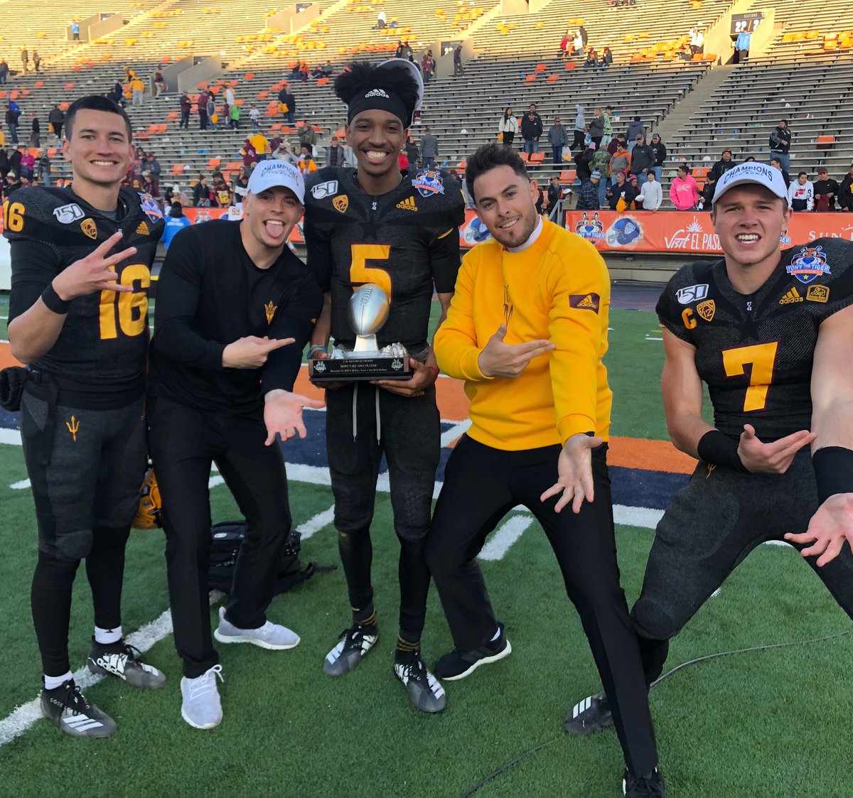 TreyAndersonQB's tweet photo. #QBCrew 🔱 https://t.co/r1Y0vYfcvd
