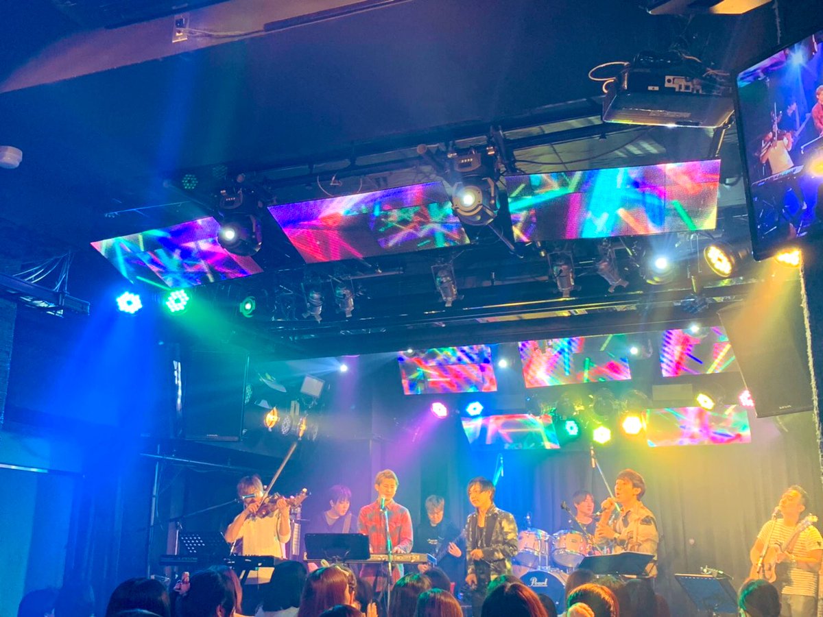 Shunhayabusaman's tweet photo. 明けましておめでとうございます🌅
そして、年越しカウントダウンライブ来て頂きありがとうございました😄
そして、今日はミニアルバム「GOODIES2020」リリース&4周年記念ライブ🎊
またみんなで青山RizMに帰ってきてね🙌
お待ちしてます🙆🏻♂️
#wa2020gd https://t.co/QU2gTZUMUe