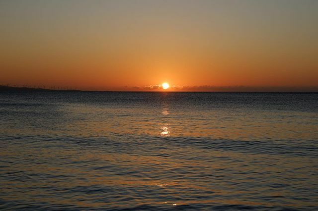 Remarkable how the end of a day can look just like the beginning of a new one. You gotta admit how beautiful they are though, as markers for endings and beginnings.

Wherever you’re at, be it still at an ending, or at a beginning, or somewhere stuck in t… ift.tt/2QAuYz3