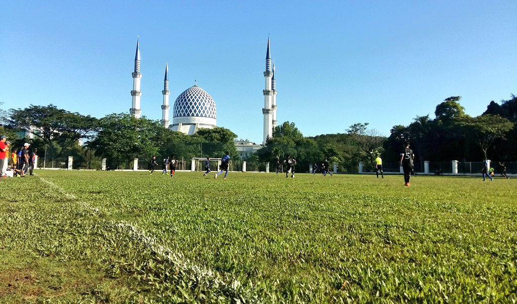 PapaQQs's tweet photo. Pagi pertama 2020, menyantuni denyut nadi akar umbi Shah Alam.
#Grassroots 
#GrassrootsFootball
#U11
#LigaBolasepakShahAlamBwh11Tahun
#ShahAlamCity
#FootballCity
#BandarayaBolasepak https://t.co/bmMAK6vbOX