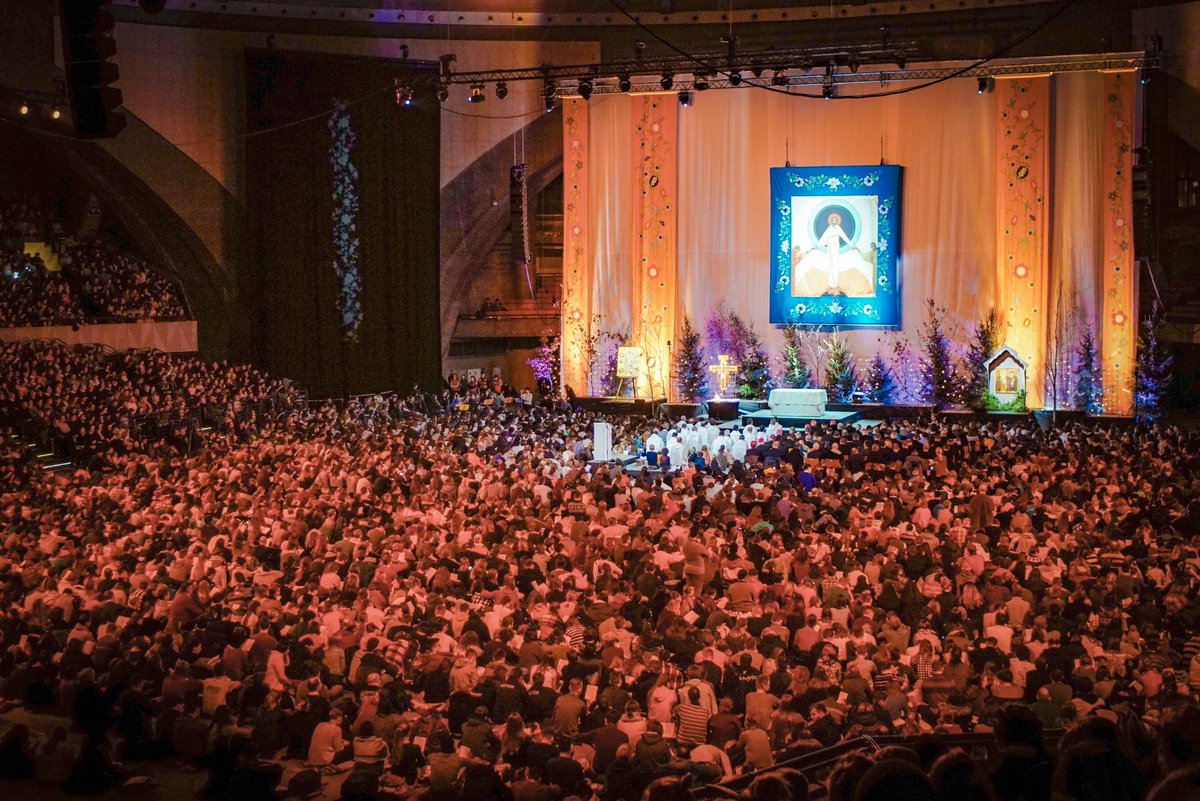 josepmaria's tweet photo. 31/12 #TaizeWroclaw @taize
En un mundo que cambia tan rápido y donde muchas personas, ya sea que lo elijan o no, cambian de un lugar a otro, es importante "encontrar un lugar donde estemos anclados interiormente"
https://t.co/CxAXRtxkqz https://t.co/HyibYYLZlk