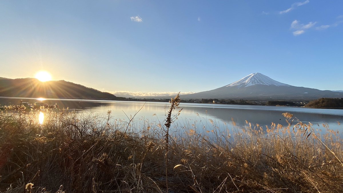 Tom 低迷中ブロガー主婦 細々とライター業 明けましておめでとうございます 人生初 富士山の麓から昇る初日の出を拝み 年素晴らしいスタートを切ることができました 良い一年になりそうです 富士山 初日の出 フリーランス 主婦