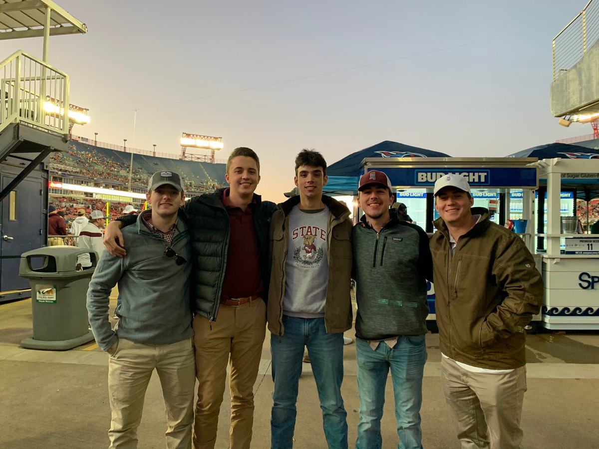 Some Road Dawgs that made it to the Music City Bowl! #hailstate