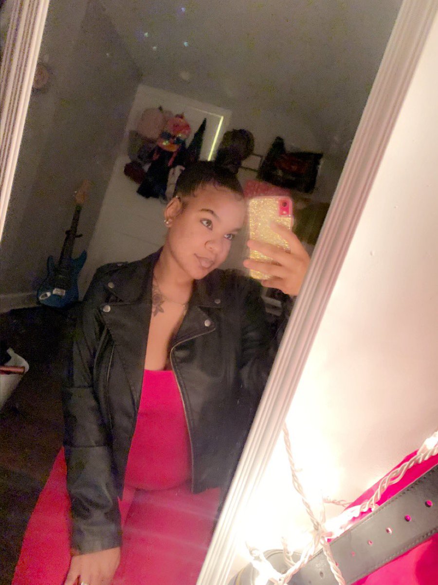 jayymckkkk's tweet photo. cheers to a new year🥂 #2020 https://t.co/ycx5c2XVqX