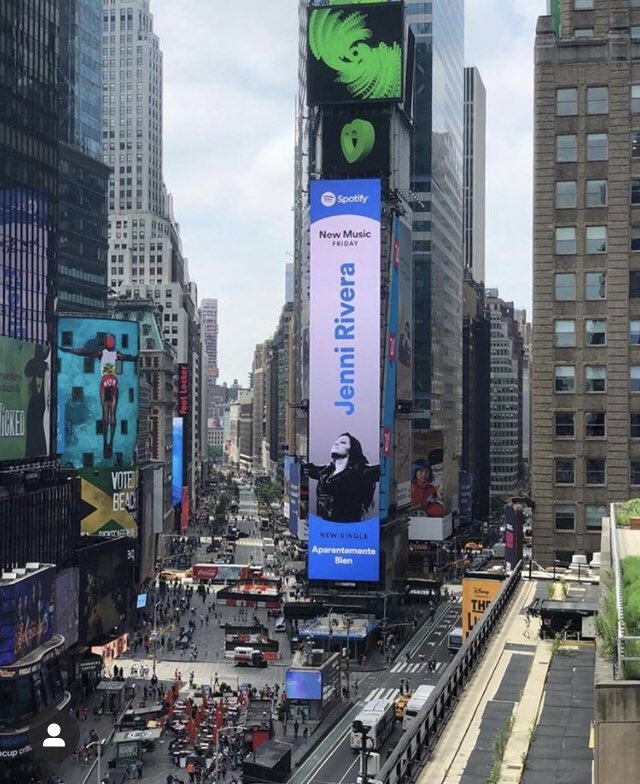 alelernerok's tweet photo. #memory2019
#quemocion !!
New York rindio homenaje a la gran artista multipremiada @jennirivera
Su público la sigue hoy como siempre y ya el tema “Aparentemente Bien” que compusimos @erikaender y yo, @alelernerok, cuenta hoy con más de 37.000.000 de vistas en @YouTube https://t.co/duCr40VoWG