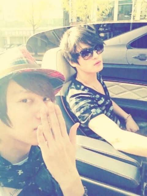 despite the lawsuit between SM & former tvxq's jaejoong (now jyj), heechul, unlike other SM idols, hung out with jaejoong & uploaded a picture of them on his social media. they were friends since trainees, the lawsuit didn't stop their friendship.