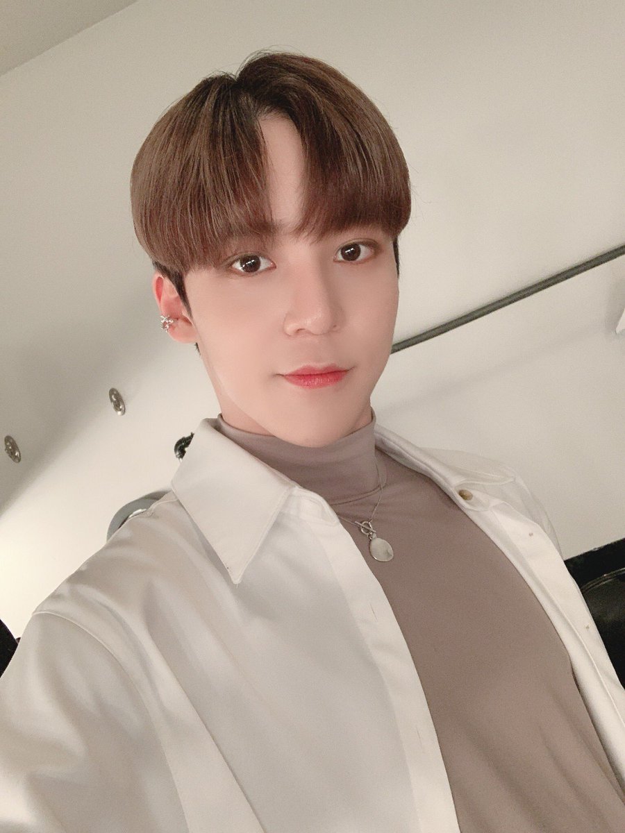 [#윤호] 우리 에이티니💋 2019년도는 에이티니 덕분에 행복한 일들만 있었던 것 같아요💕 2020년에도 윤호가 좋은 추억만 만들어 드릴게요 2020년 다 좋은 일만 있기를!! 새해 복 많이많이 받아요❤️❤️❤️❤️❤️
#ATEEZ #에이티즈